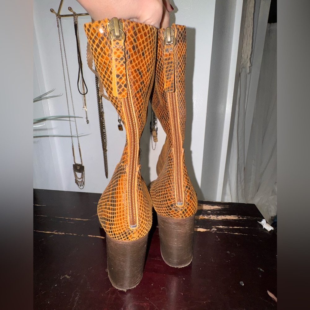 Free People Snakeskin Mid Calf Boots Orange Brown Leather Western Size 39 - Picture 3 of 10